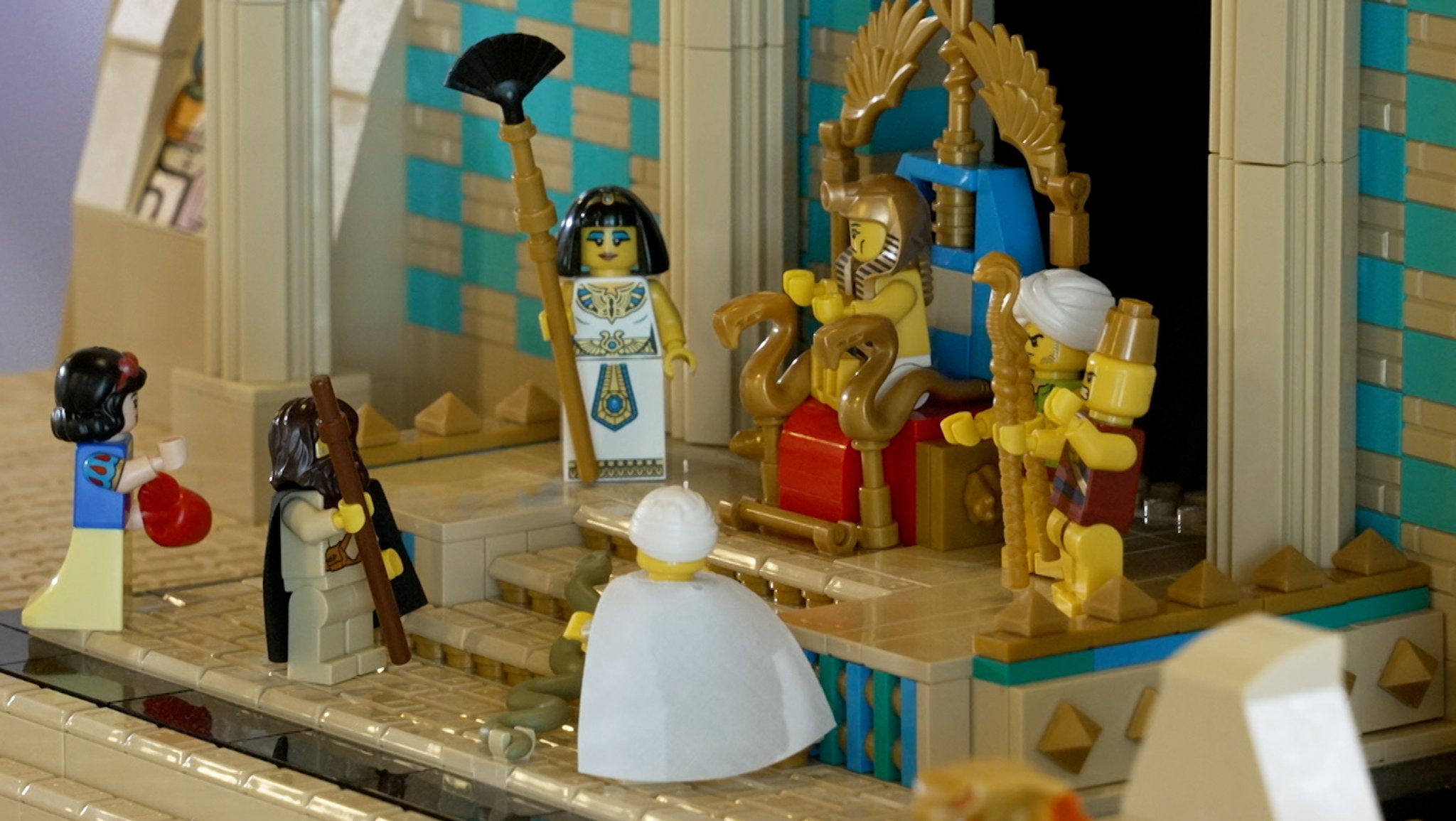 Die Arche Noah, die Weihnachtsgeschichte, Josef und seine Brüdern, der arme Lazarus und der Auszug des Volkes Israel aus Ägypten durchs Rote Meer: Pfarrer Thomas Elbert hat diese Bibelszenen und viel mehr gebaut - mit Legosteinen. | Bild: BR Die Arche Noah, die Weihnachtsgeschichte, Josef und seine Brüdern, der arme Lazarus und der Auszug des Volkes Israel aus Ägypten durchs Rote Meer: Pfarrer Thomas Elbert hat diese Bibelszenen und viel mehr gebaut - mit Legosteinen.