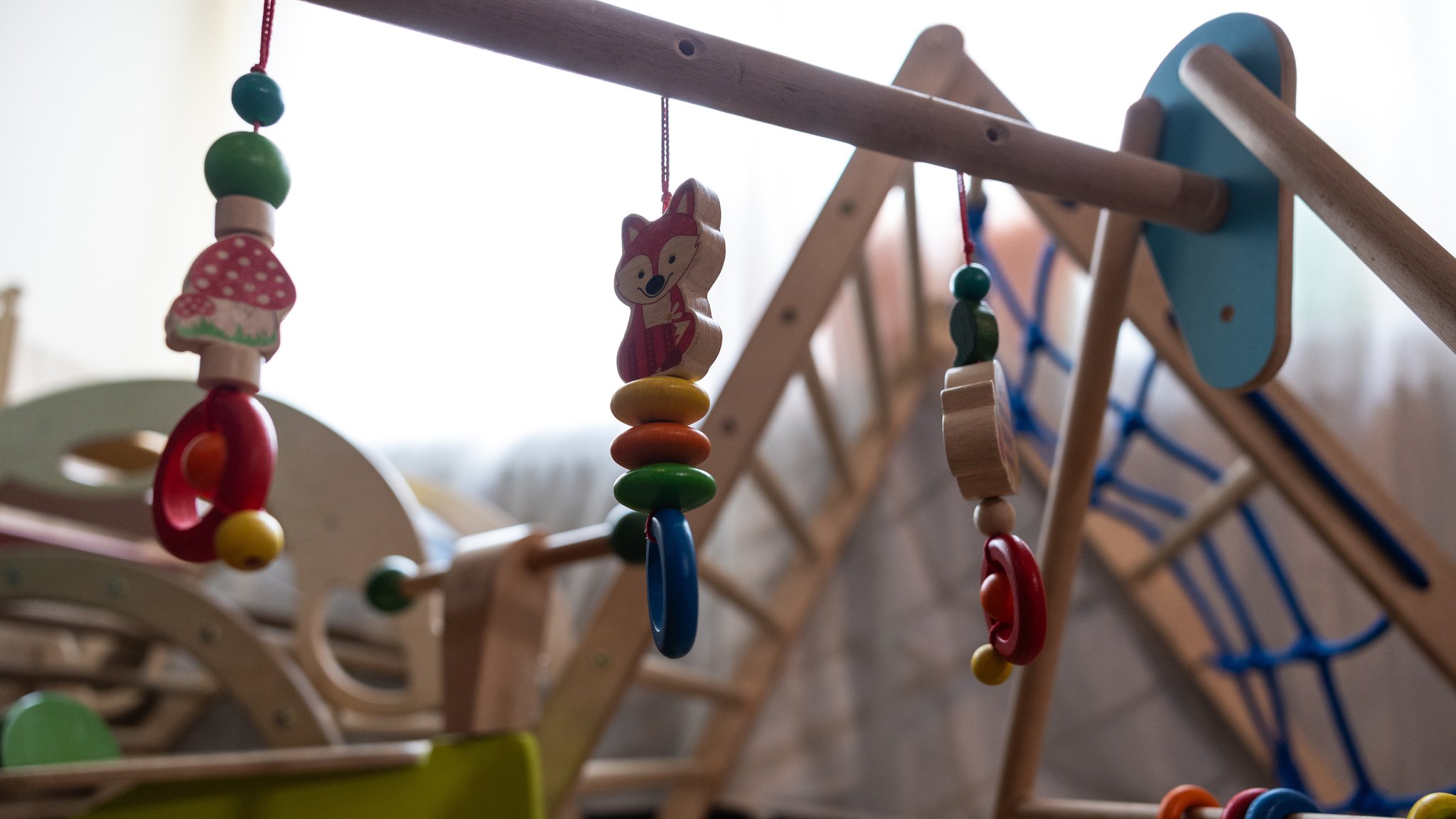 Blick auf einen Spielbogen in einem Familienzentrum. 