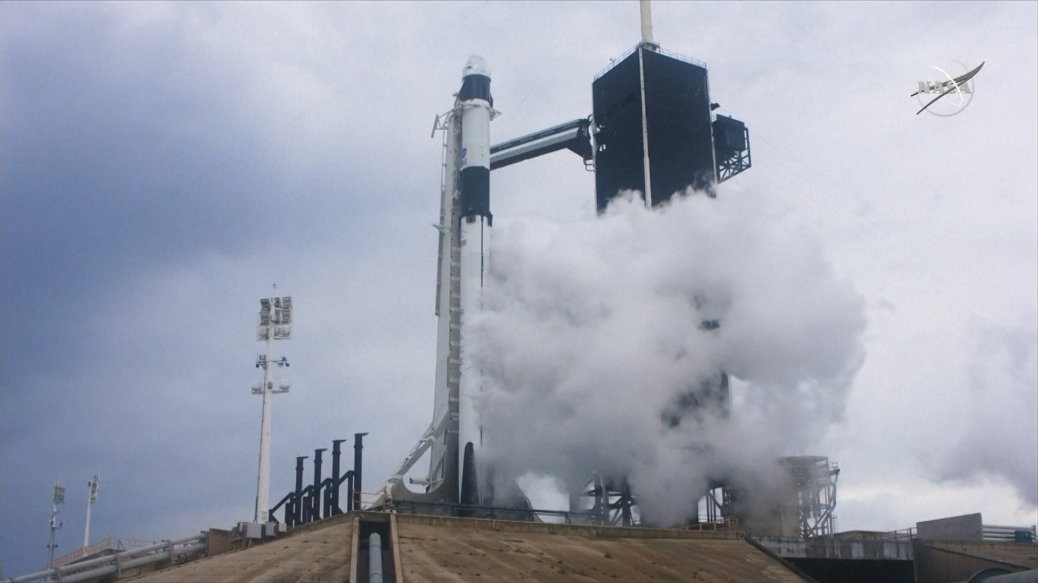 Regen und Gewitter: SpaceX verschiebt Start ins All 