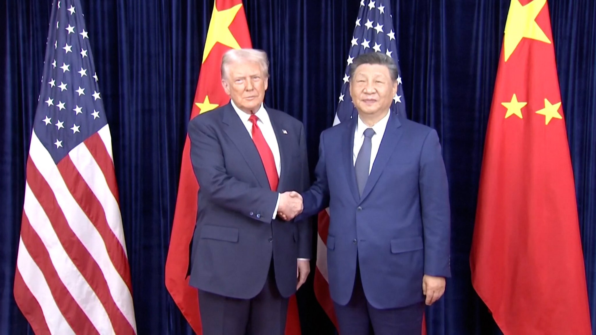 US-Präsident Trump und der chinesische Staats- und Parteichef Xi Jinping sind am Rande des APEC- Wirtschaftsgipfels in Südkorea zu einem Gespräch zusammengekommen.
