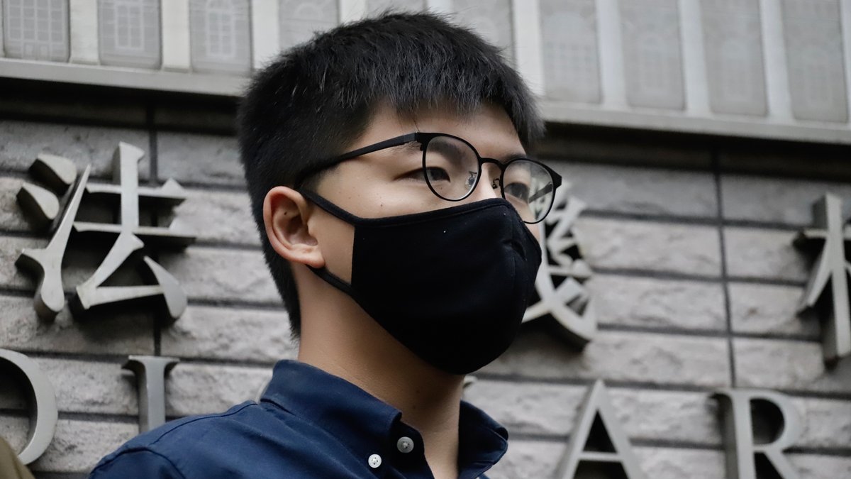 Joshua Wong vor dem Gericht in Hongkong. 