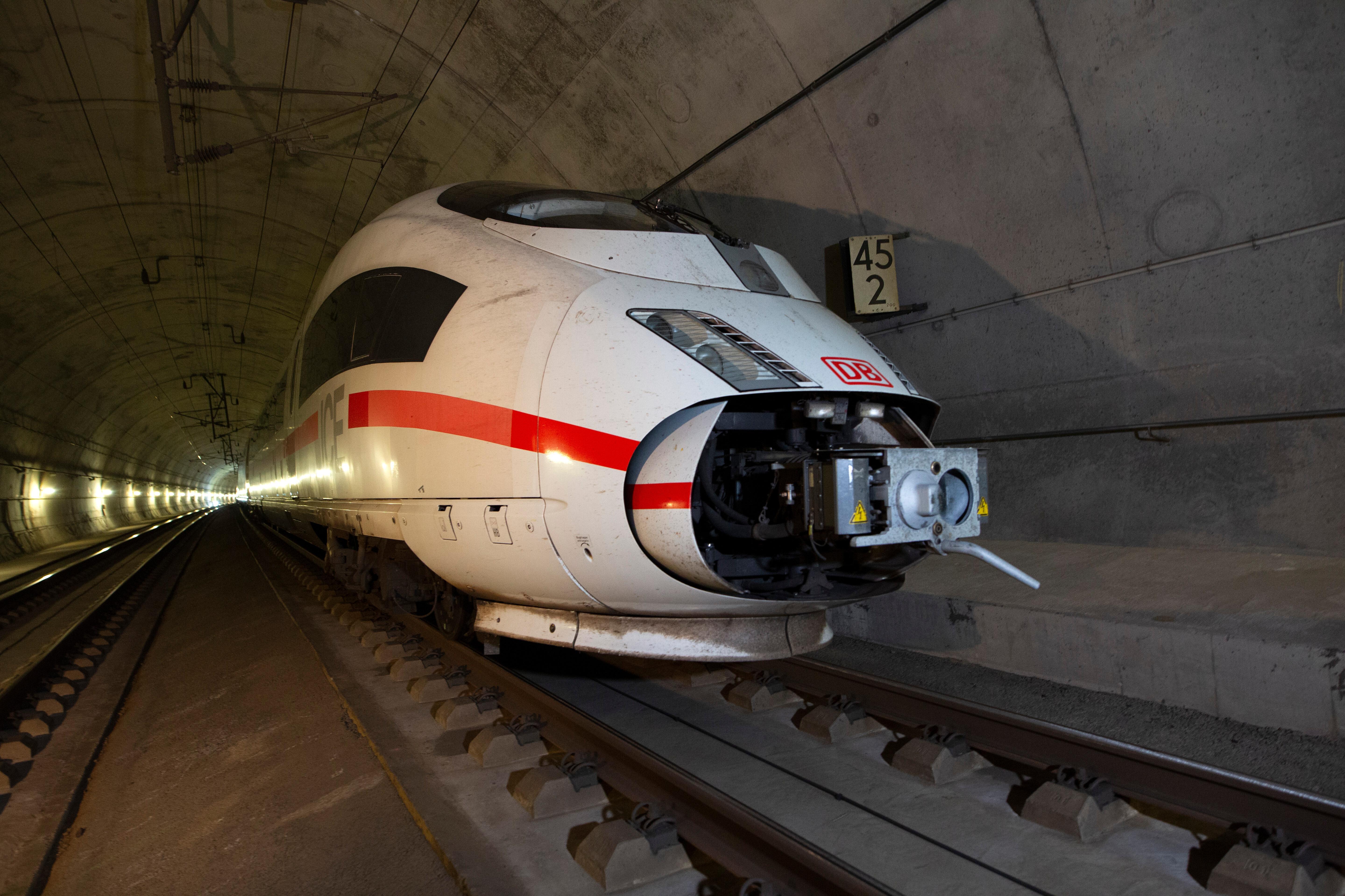 Archivbild: ICE im Tunnel bei einer Übung