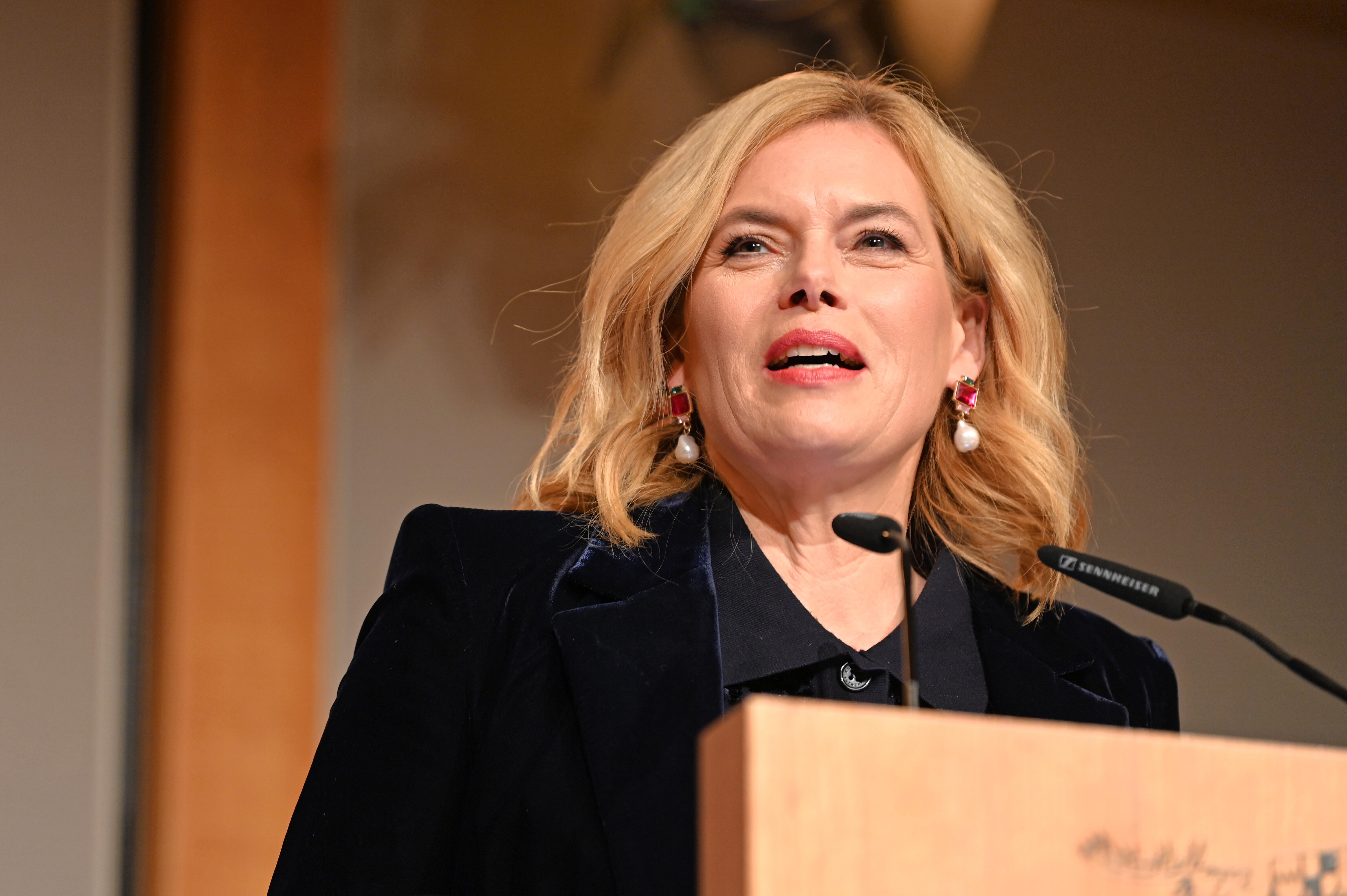 04.11.2025: Julia Klöckner (CDU), Bundestagspräsidentin, spricht während der Preisverleihung des "HeldinnenAwards" 2025. 