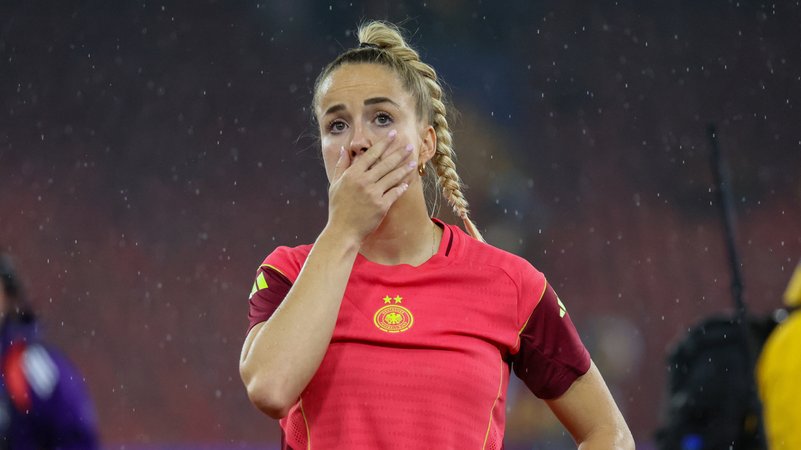 Giulia Gwinn nach dem Aus gegen Spanien | Bild: dpa/pa Giulia Gwinn nach dem Aus gegen Spanien