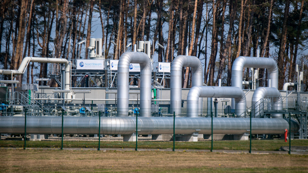 Blick auf die Rohrsysteme und Absperrvorrichtungen in der Gasempfangsstation der Ostseepipeline Nord Stream 1 im mecklenburgischen Lubmin.