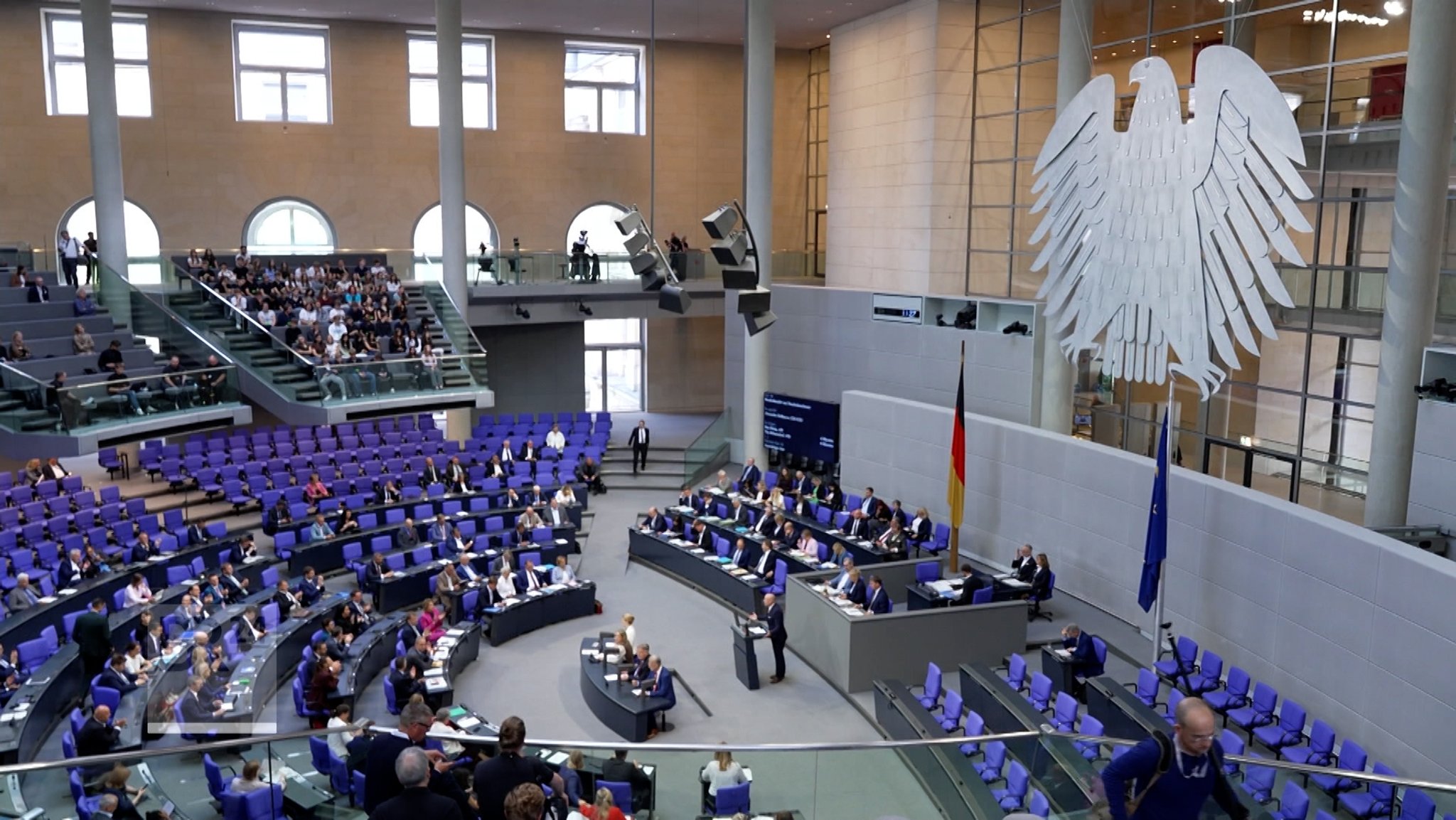 Generaldebatte im Bundestag: Dabei geriet fast in den Hintergrund, dass es um den Haushalt 2027 ging. | Bild: Bayerischer Rundfunk 2026 Generaldebatte im Bundestag: Dabei geriet fast in den Hintergrund, dass es um den Haushalt 2027 ging.