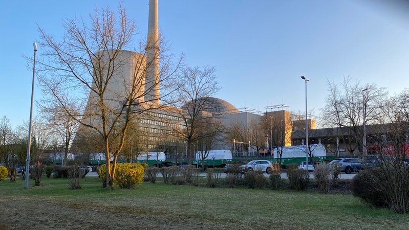 Die Castoren auf dem Kernkraftwerksgelände | Bild: Philip Kuntschner/BR Die Castoren auf dem Kernkraftwerksgelände