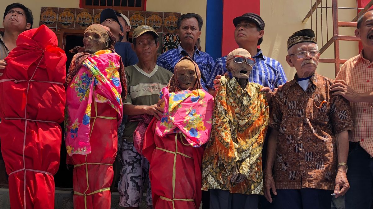 Wie Die Toraja Mit Den Toten Leben Br24