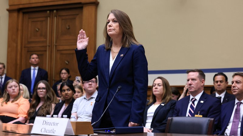 Nach dem Attentat auf Ex-Präsident Donald Trump räumt Secret-Service-Chefin Kimberly Cheatle ein Versagen des Dienstes ein. | Bild: Reuters Nach dem Attentat auf Ex-Präsident Donald Trump räumt Secret-Service-Chefin Kimberly Cheatle ein Versagen des Dienstes ein.