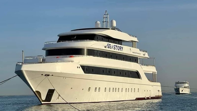 Vor der ägyptischen Küste ist am Montag das Touristen-Boot "Sea Story" gesunken. Einige Menschen werden noch vermisst. | Bild: picture alliance / Xinhua News Agency | Wang Dongzhen Vor der ägyptischen Küste ist am Montag das Touristen-Boot "Sea Story" gesunken. Einige Menschen werden noch vermisst.