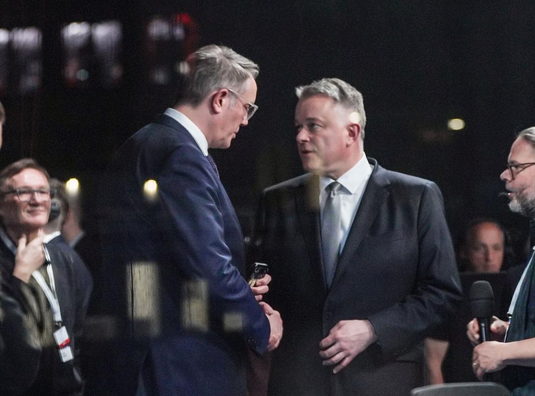 Rheinland-Pfalz, Mainz: Die beiden Spitzenkandidaten Alexander Schweitzer (SPD, l) und Gordon Schnieder (CDU) nach der Wahl.