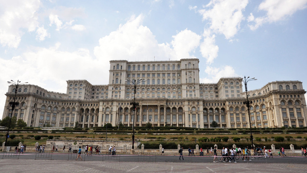 Rumänien - Hauptstadt: Bukarest - Einwohner: 20.121.641 (2011) - Amtssprachen: Rumänisch - Währung: Leu (RON)