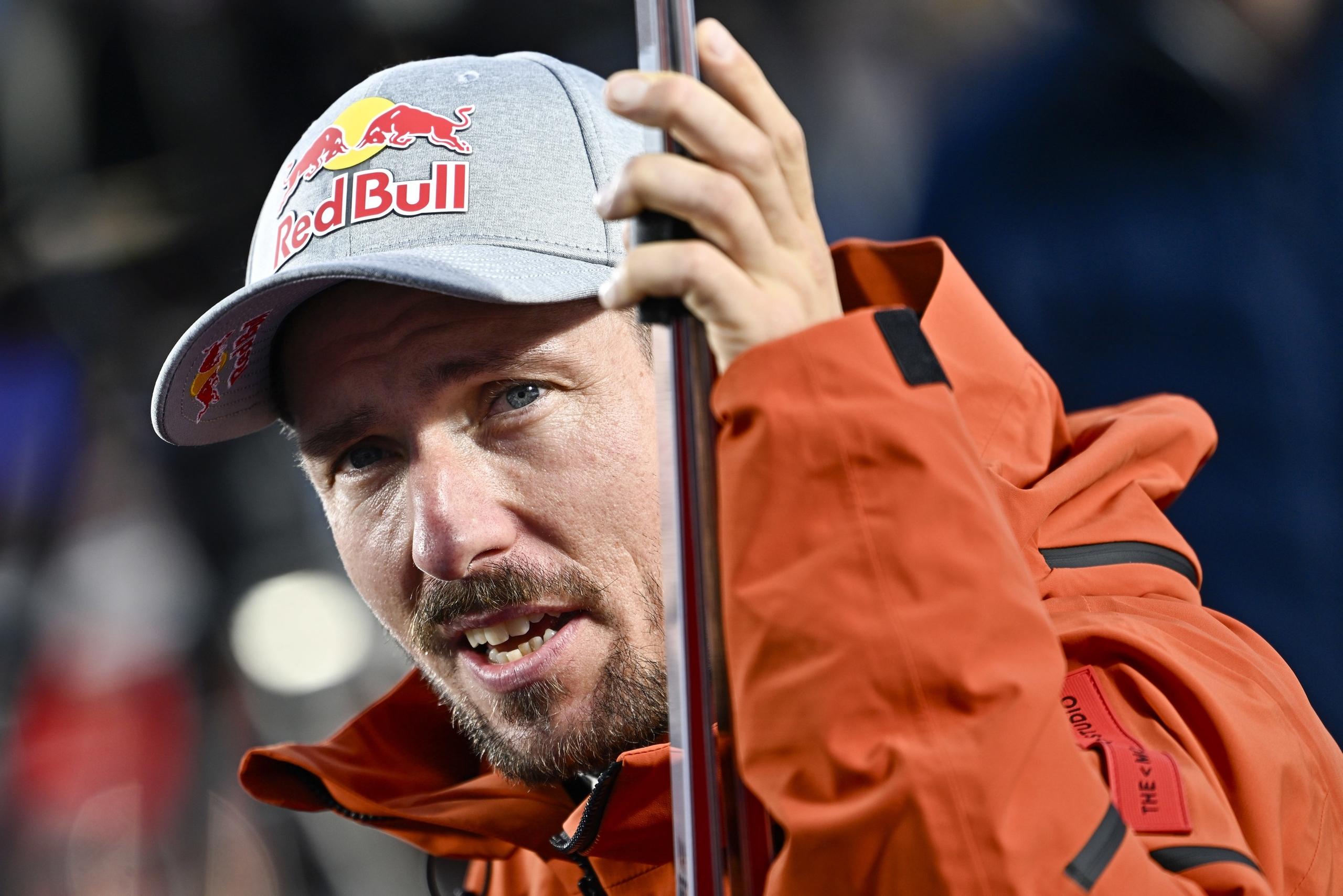 27.10.2024, Österreich, Sölden: Ski alpin, Weltcup, Riesenslalom, Herren, 2. Durchgang in Sölden: Marcel Hirscher (Niederlande) steht im Ziel.