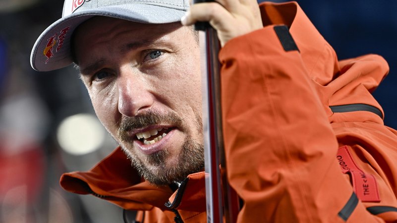 27.10.2024, Österreich, Sölden: Ski alpin, Weltcup, Riesenslalom, Herren, 2. Durchgang in Sölden: Marcel Hirscher (Niederlande) steht im Ziel. | Bild: dpa-Bildfunk/Jean-Christophe Bott 27.10.2024, Österreich, Sölden: Ski alpin, Weltcup, Riesenslalom, Herren, 2. Durchgang in Sölden: Marcel Hirscher (Niederlande) steht im Ziel.