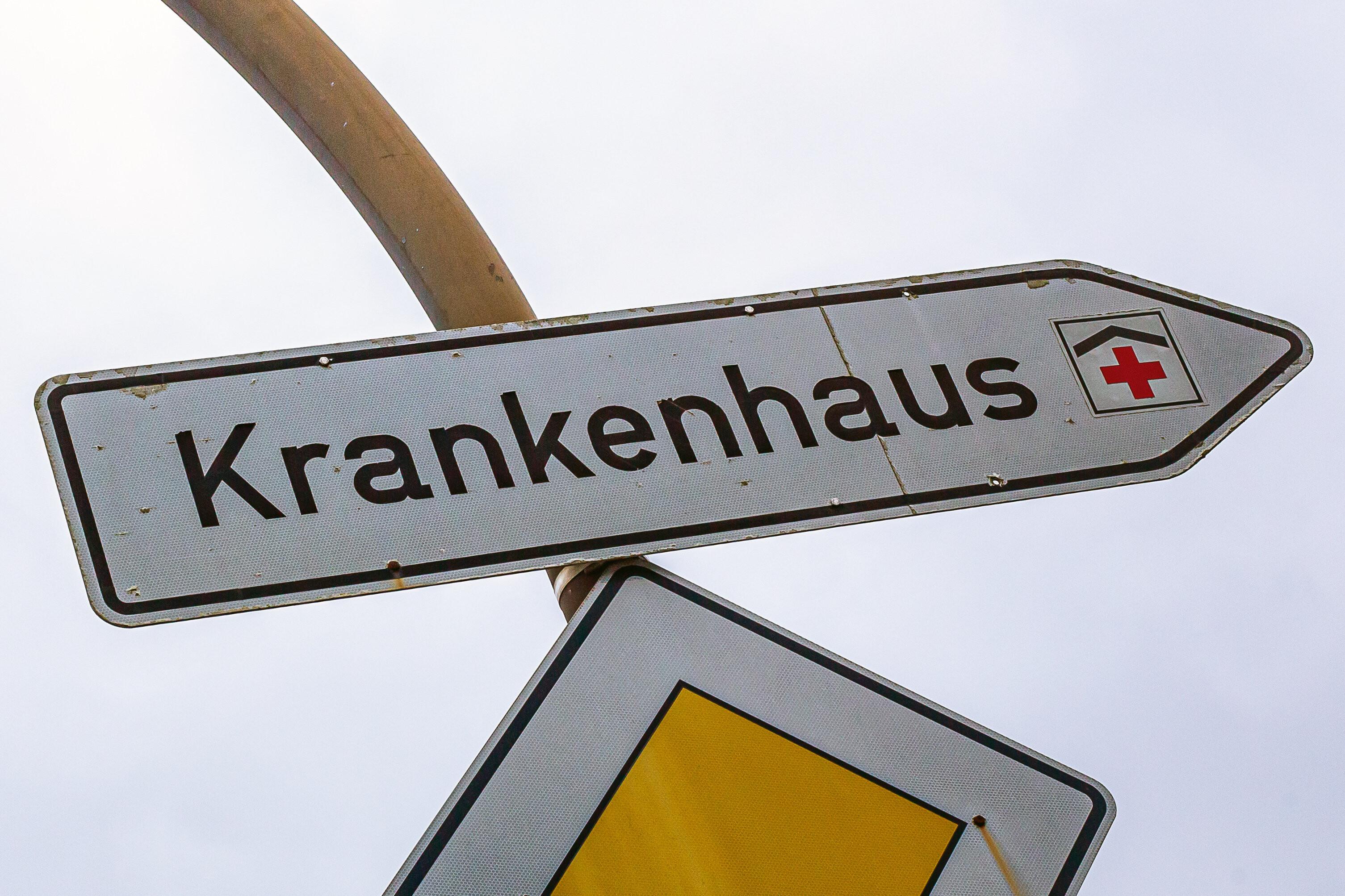 Wegweiser Krankenhaus.