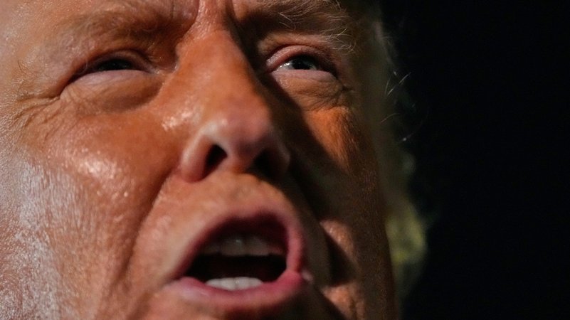 Nahaufnahme von Präsident Trump während er spricht. | Bild: dpa-Bildfunk/Julia Demaree Nikhinson Nahaufnahme von Präsident Trump während er spricht.