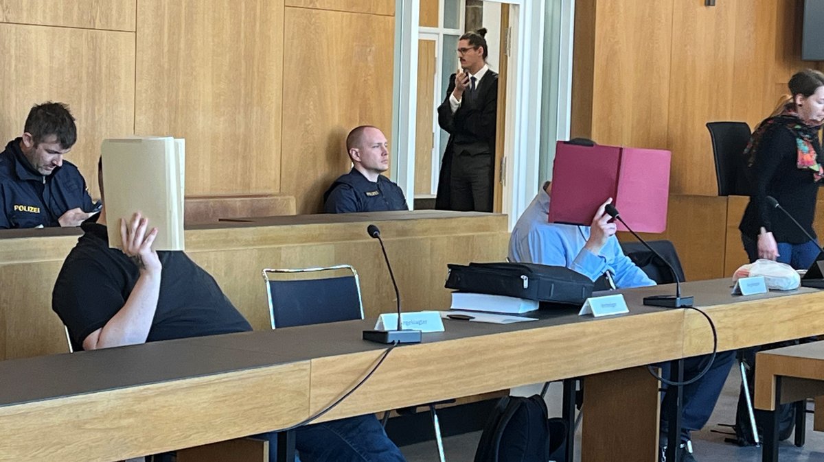 Brutale Prügelattacke auf Obdachlosen: Angeklagte gestehen Tat
