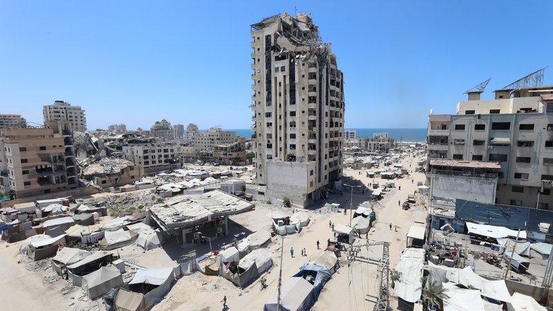 Symbolbild: Blick auf zerstörte Gebäude in Gaza-Stadt | Bild: picture alliance / ZUMAPRESS.com | Omar Ashtawy Symbolbild: Blick auf zerstörte Gebäude in Gaza-Stadt