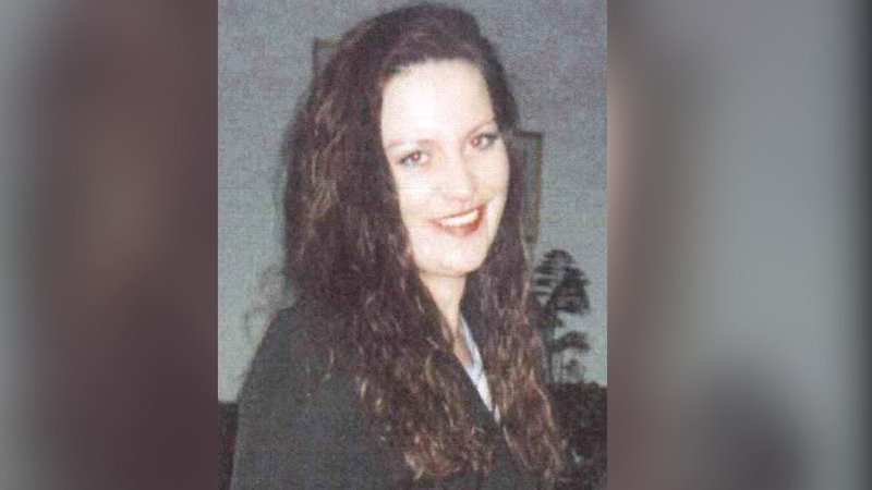 Eine Frau lächelt in die Kamera | Bild: Bildrechte: Polizeipräsidium Oberpfalz Eine Frau lächelt in die Kamera