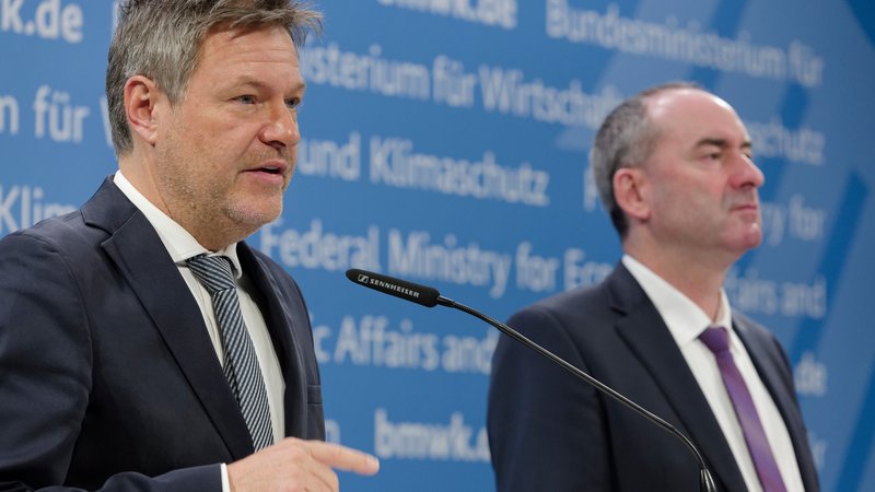 Archivbild: Robert Habeck und Hubert Aiwanger | Bild: picture alliance / SZ Photo | Jürgen Heinrich Archivbild: Robert Habeck und Hubert Aiwanger