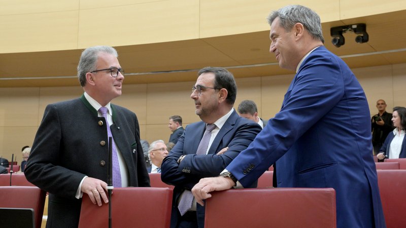 Archivbild: Florian Streibl, Klaus Holetschek, Markus Söder | Bild: picture alliance/dpa | Peter Kneffel Archivbild: Florian Streibl, Klaus Holetschek, Markus Söder