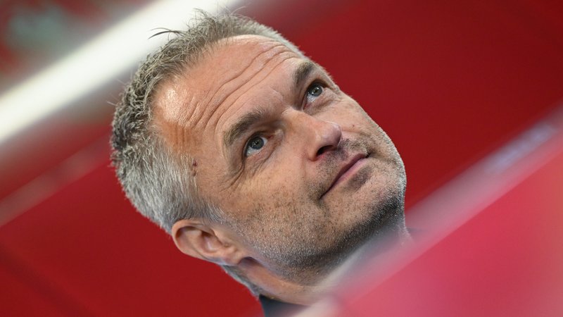 Christian Wück, Trainer der deutschen Frauenfußball-Nationalmannschaft, bei seiner Vorstellung durch den DFB | Bild: picture-alliance/dpa Christian Wück, Trainer der deutschen Frauenfußball-Nationalmannschaft, bei seiner Vorstellung durch den DFB