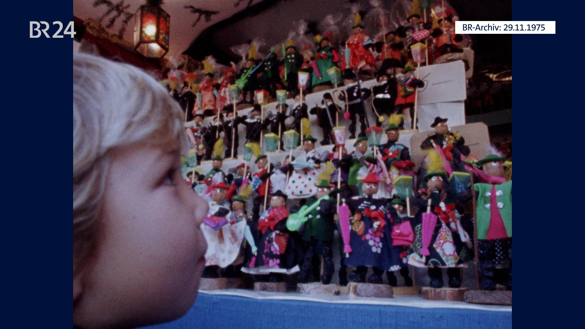 Junge blickt auf Zwetschgenmännle