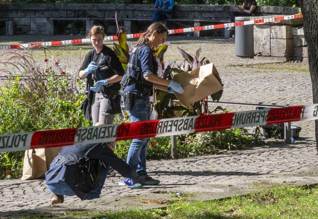 Spurensicherung nach Tötungsdelikt im Alten Botanischen Garten in München