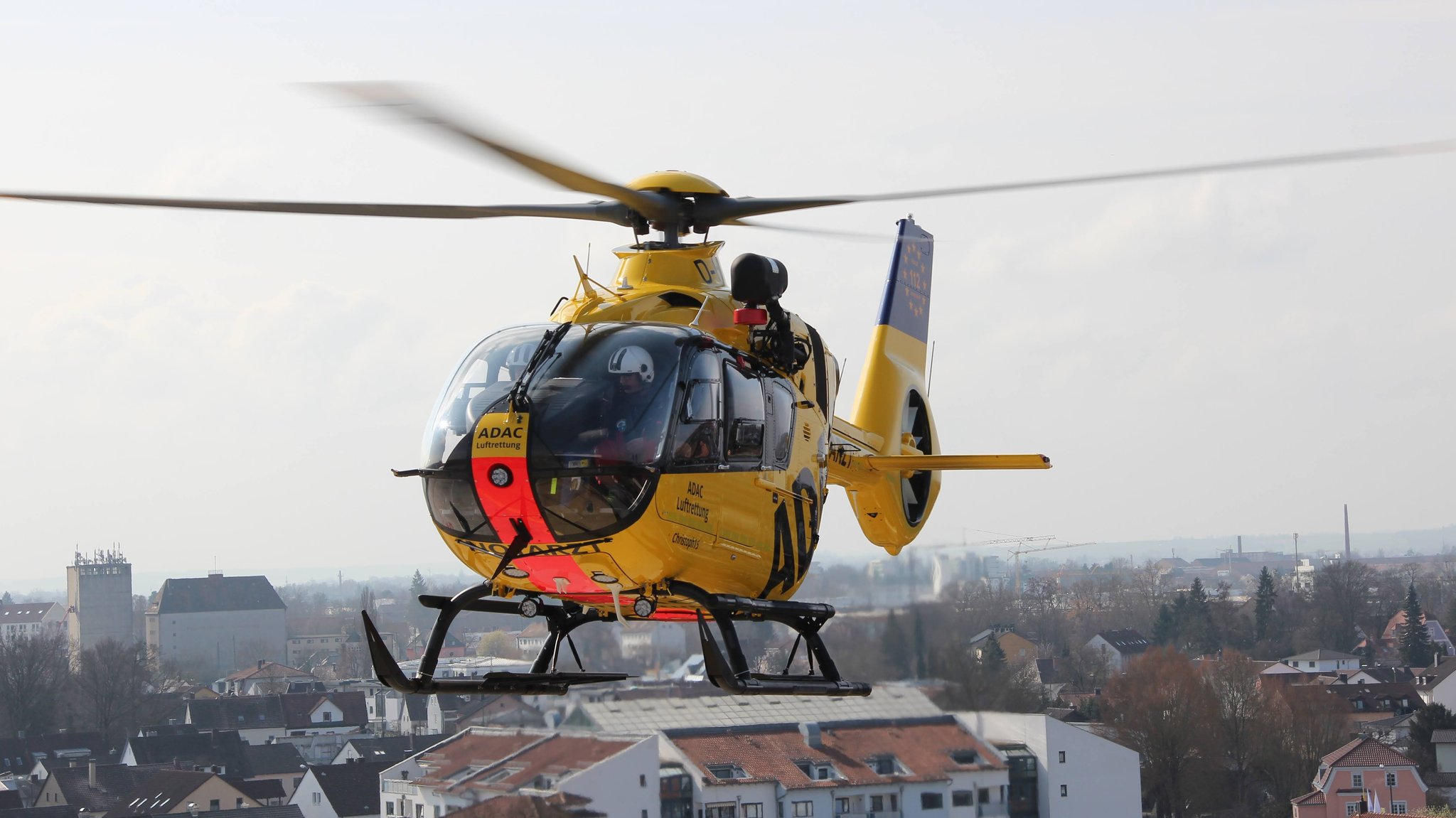 Bayerns modernster Rettungshubschrauber fliegt in Niederbayern