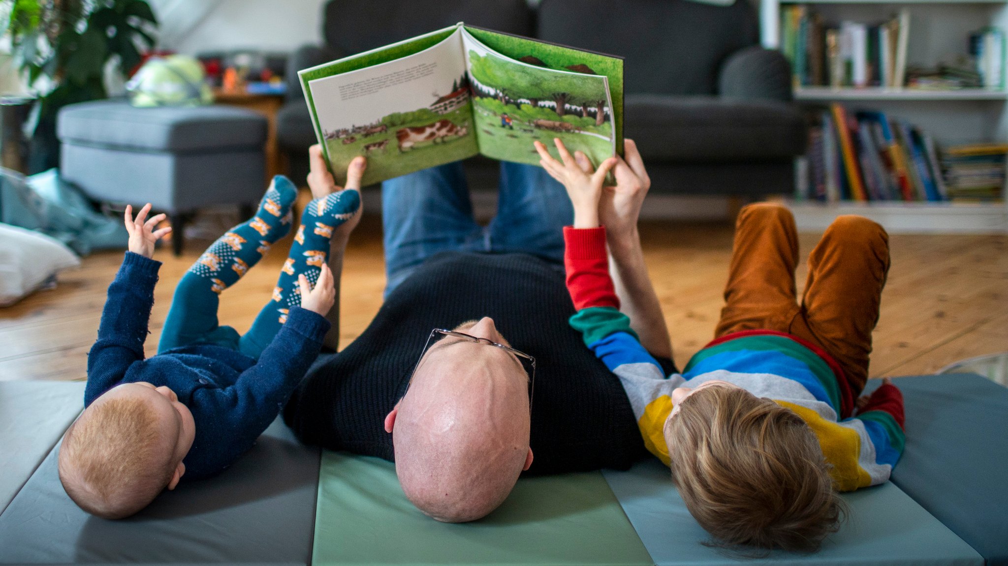 Vater beim Vorlesen