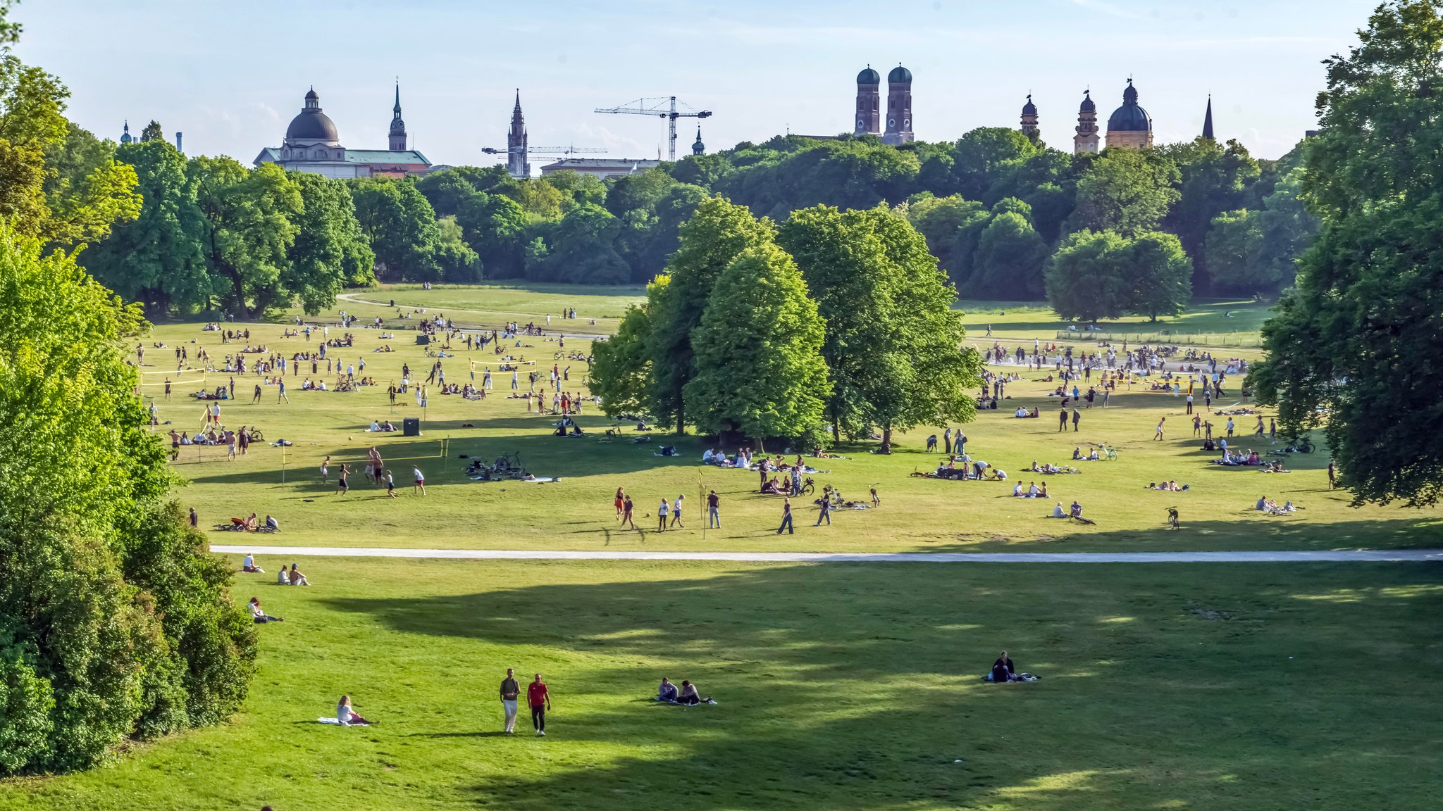 Blick vom Münchner Monopteros am 19. Mai 2025 | Bild: picture alliance / Wolfgang Maria Weber | R7172 Blick vom Münchner Monopteros am 19. Mai 2025