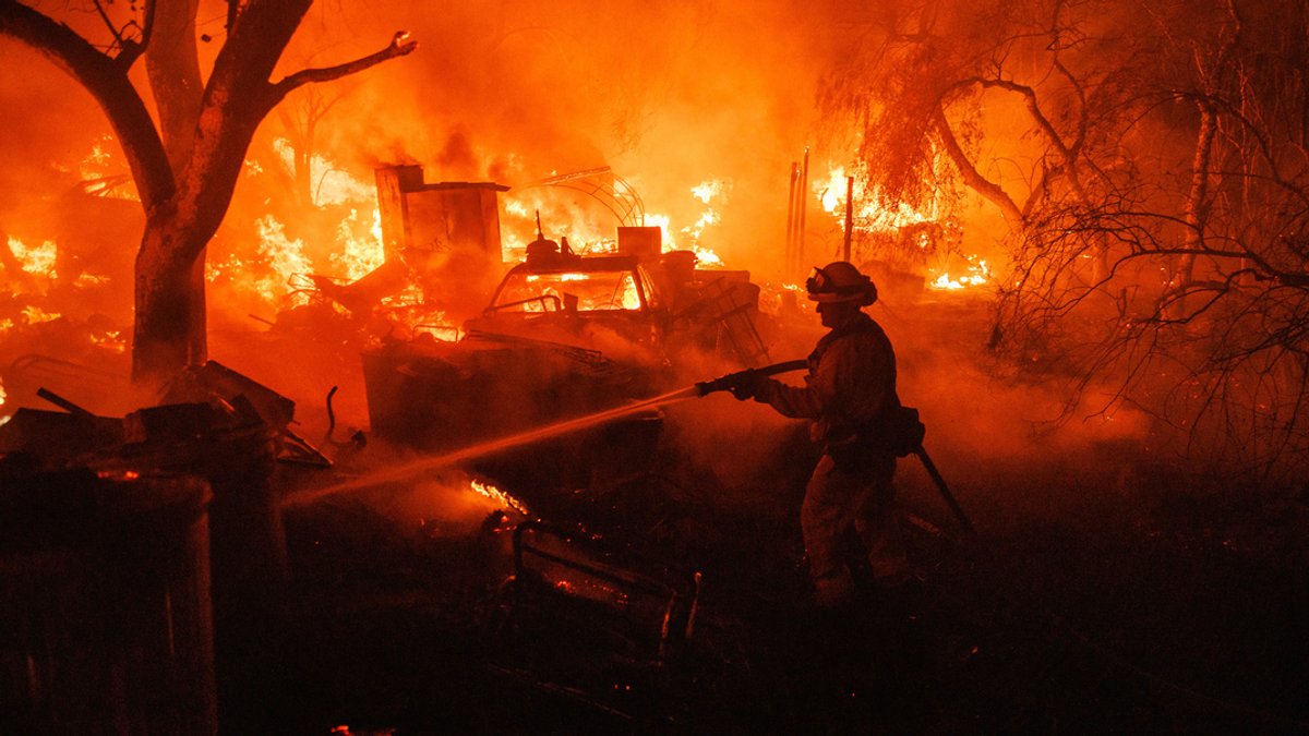 Im Norden Kaliforniens sind bei einem Waldbrand zwei Menschen ums Leben gekommen