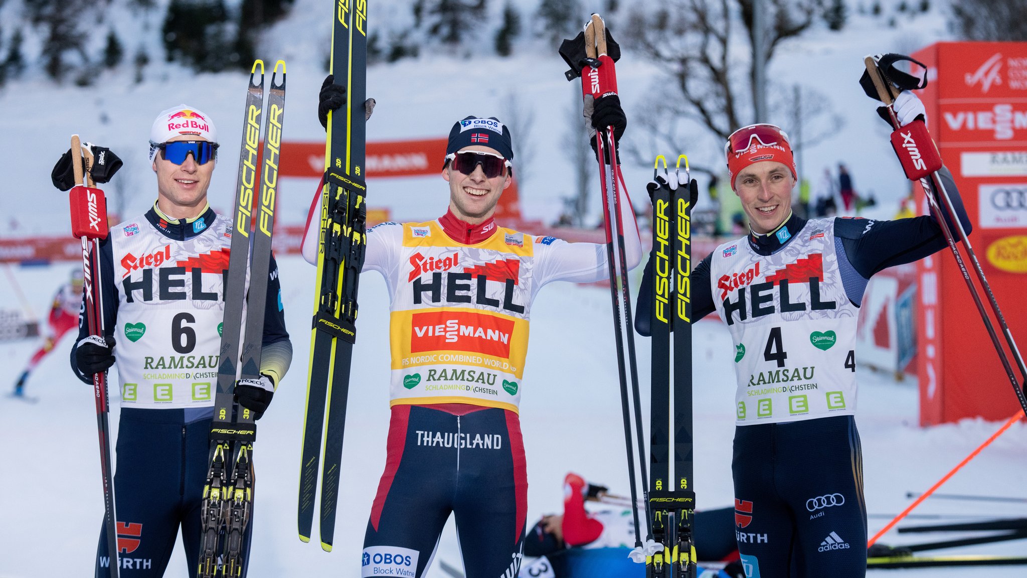 Jubel in Ramsau: Der Zweitplatzierte Vinzenz Geiger (links), Sieger Jarl Magnus Riiber (Mitte) und der Drittplatzierte Eric Frenzel (3. Platz).