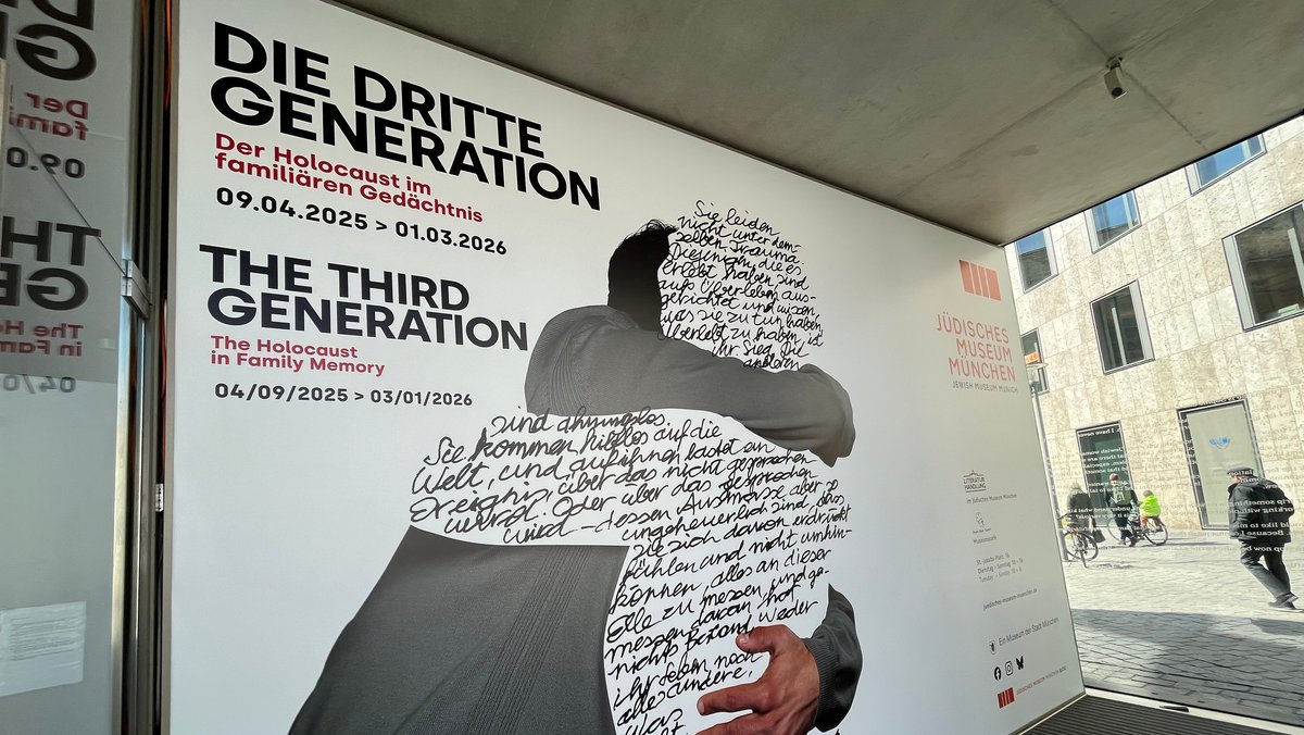 Die Ausstellung "Die Dritte Generation. Der Holocaust im familiären Gedächtnis" befindet sich im Jüdischen Museum in München. | Bild: BR/ Astrid Uhr Die Ausstellung "Die Dritte Generation. Der Holocaust im familiären Gedächtnis" befindet sich im Jüdischen Museum in München.