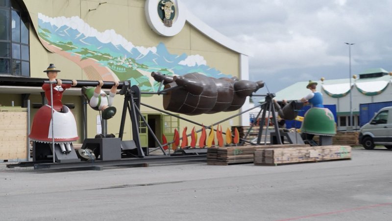 Die Festzelte für das Oktoberfest 2024 sind schon fast ganz aufgebaut. | Bild: Bayerischer Rundfunk 2024 Die Festzelte für das Oktoberfest 2024 sind schon fast ganz aufgebaut.