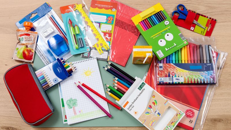 Symbolbikd: Stifte, Klebstofftuben, Trinkpäckchen & Co. | Bild: dpa-Bildfunk/Marcella Merk Symbolbikd: Stifte, Klebstofftuben, Trinkpäckchen & Co.