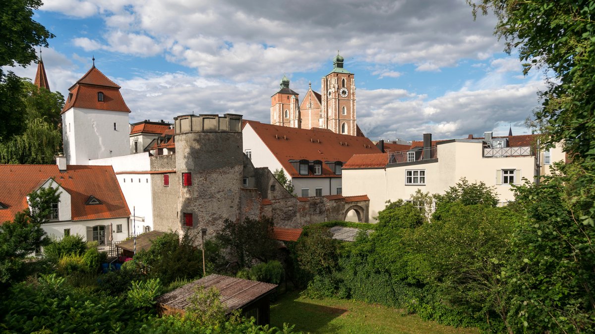 Ingolstadt: Türme der Stadtmauer und Liebfrauenmünster