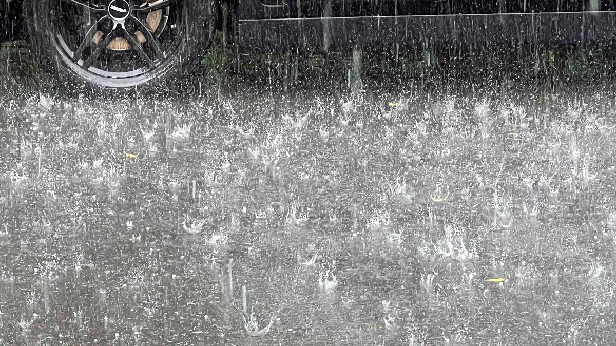 Welche Versicherung zahlt bei Unwetter, Hagel und Starkregen?