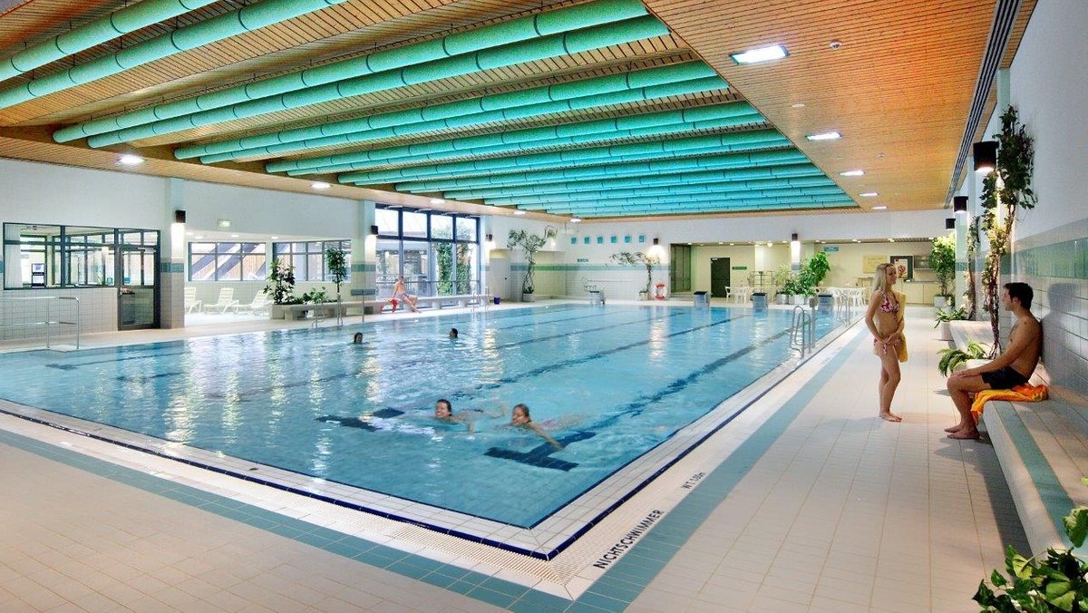 Schwimmhalle im Hallenbad von Gunzenhausen