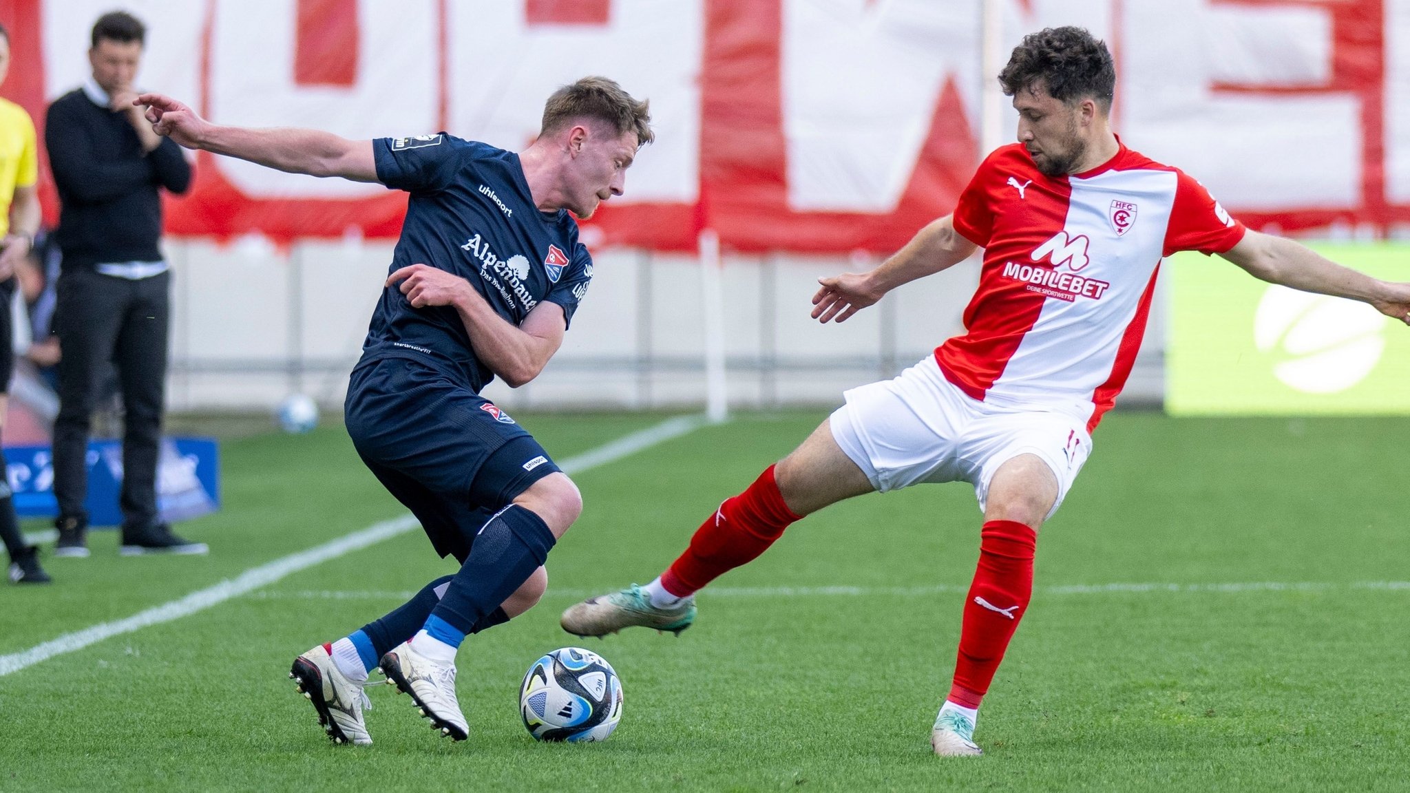 Unterhaching wieder Spielverderber: Hallescher FC muss bangen