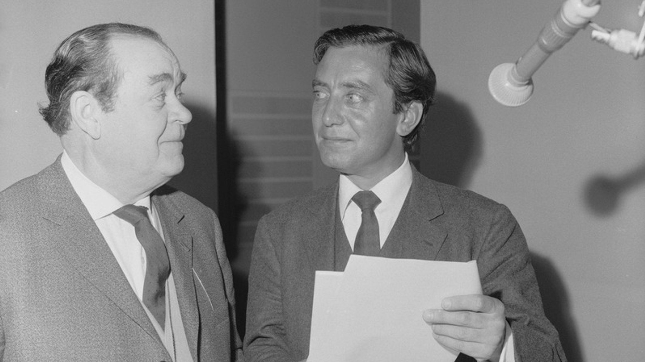 Die beiden Sprecher Alfred Pongratz (links) und Hans Clarin, 1968. | Bild: BR / Fred Lindinger (Historisches Archiv, BR) Die beiden Sprecher Alfred Pongratz (links) und Hans Clarin, 1968.