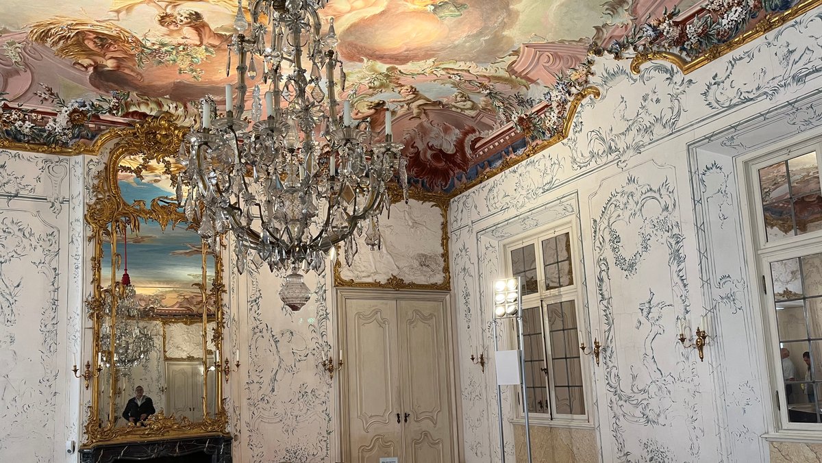 Der "Weiße Saal" mit dem Deckengemälde von Guiseppe Appiani