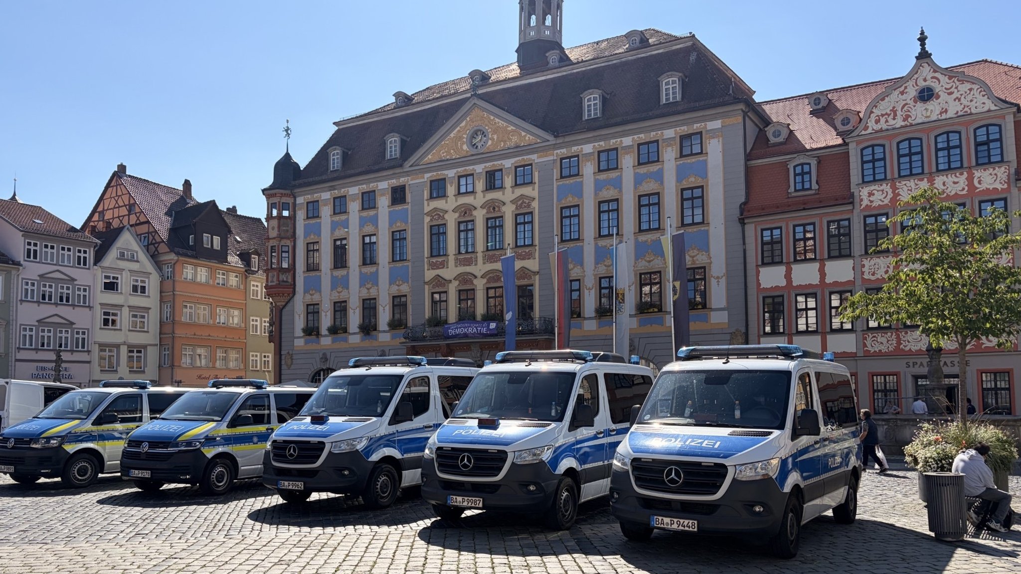 Vermummter stürmt Feier und tötet 45-jährigen Mann