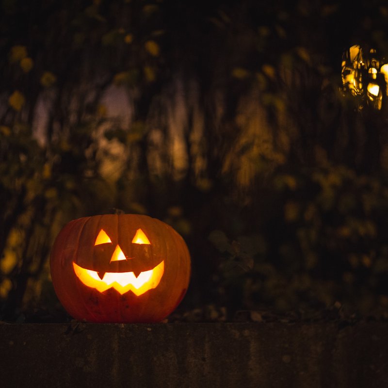 Halloween - "Keltischer Kult" oder Grusel-Event? - radioWissen | BR Podcast