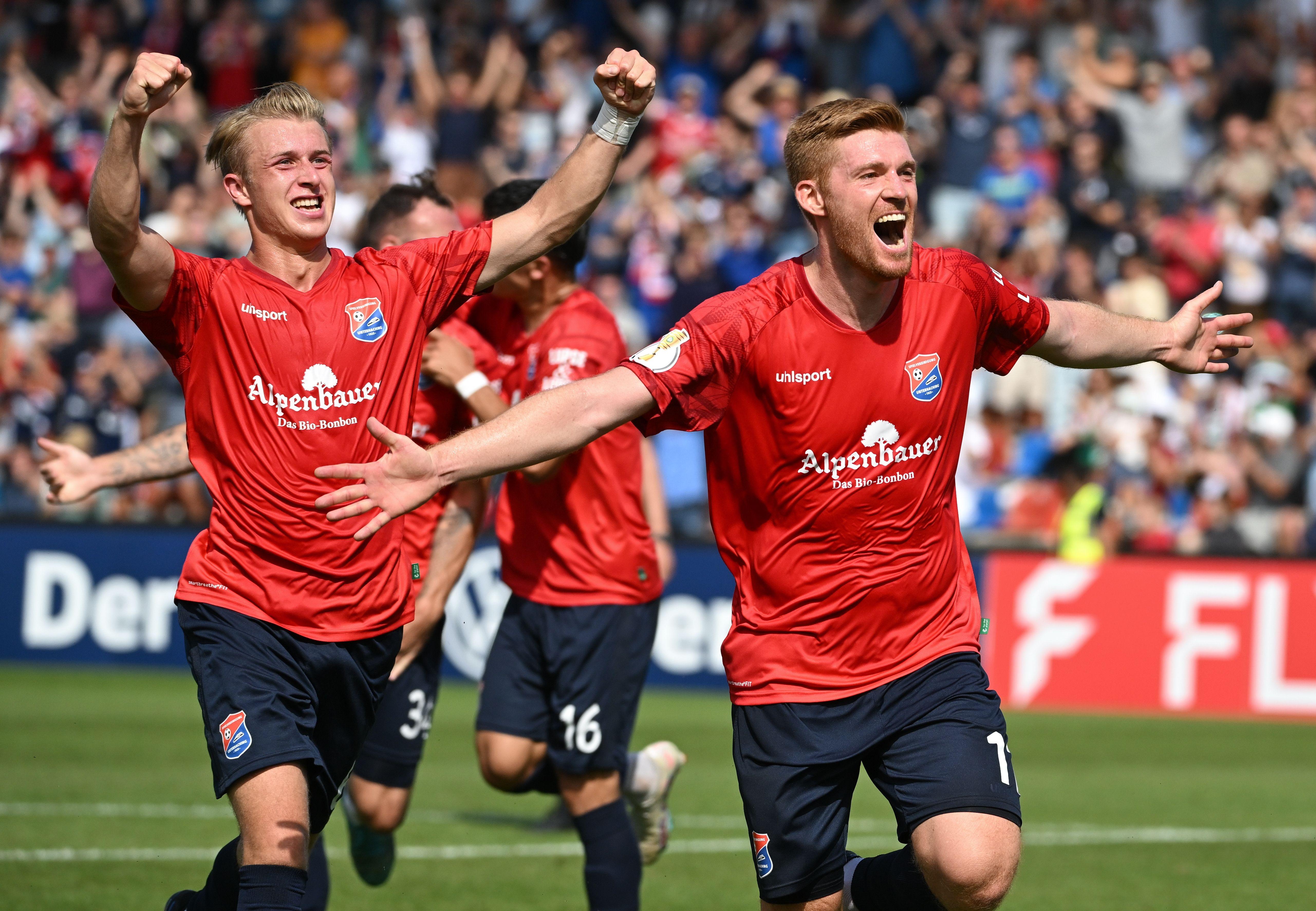 Unterhaching feiert Pokal-Sensation gegen Augsburg | BR24