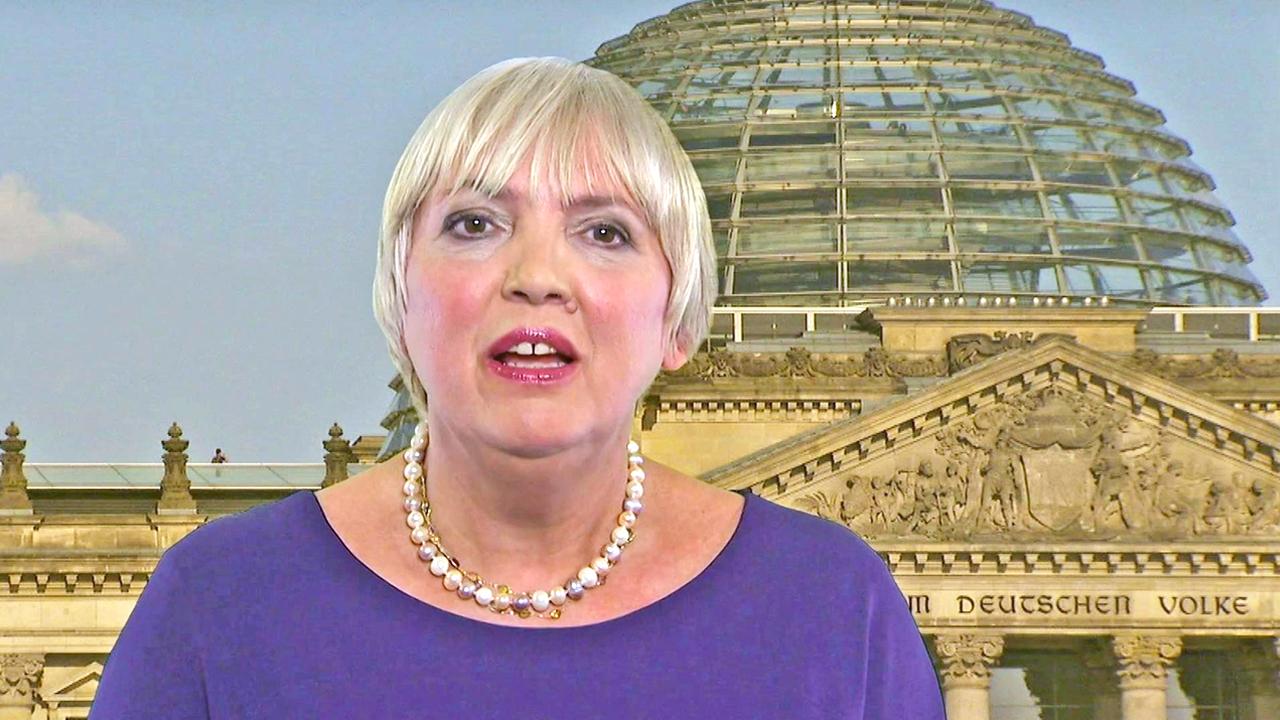 Die Grünen kämpfen noch um die richtige Strategie. Die bayerische Spitzenkandidaten der Grünen, Claudia Roth, im Gespräch.