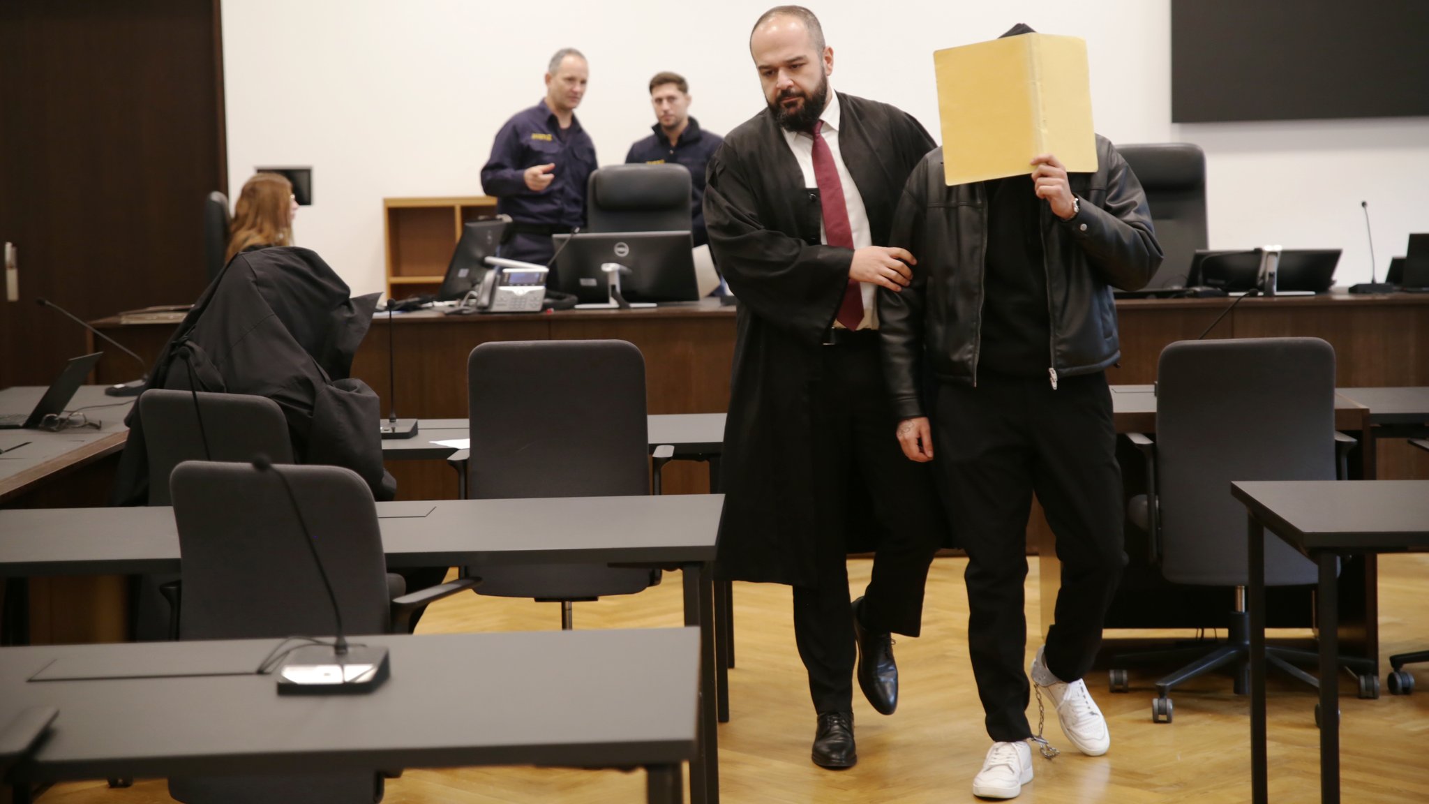 Frauen zur Prostitution gezwungen: "Loverboy" vor Gericht