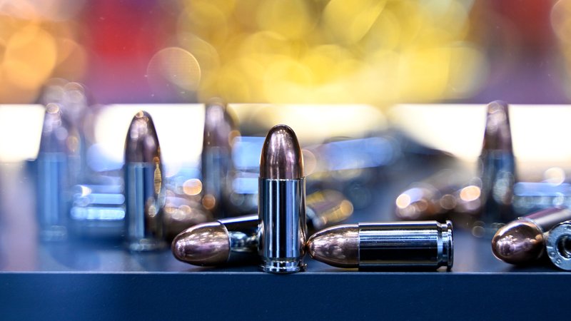 Munition auf einer Fachmesse für Sicherheitstechnologie in Nürnberg (Symbol- und Archivbild) | Bild: picture alliance / Panama Pictures | Dwi Anoraganingrum Munition auf einer Fachmesse für Sicherheitstechnologie in Nürnberg (Symbol- und Archivbild)