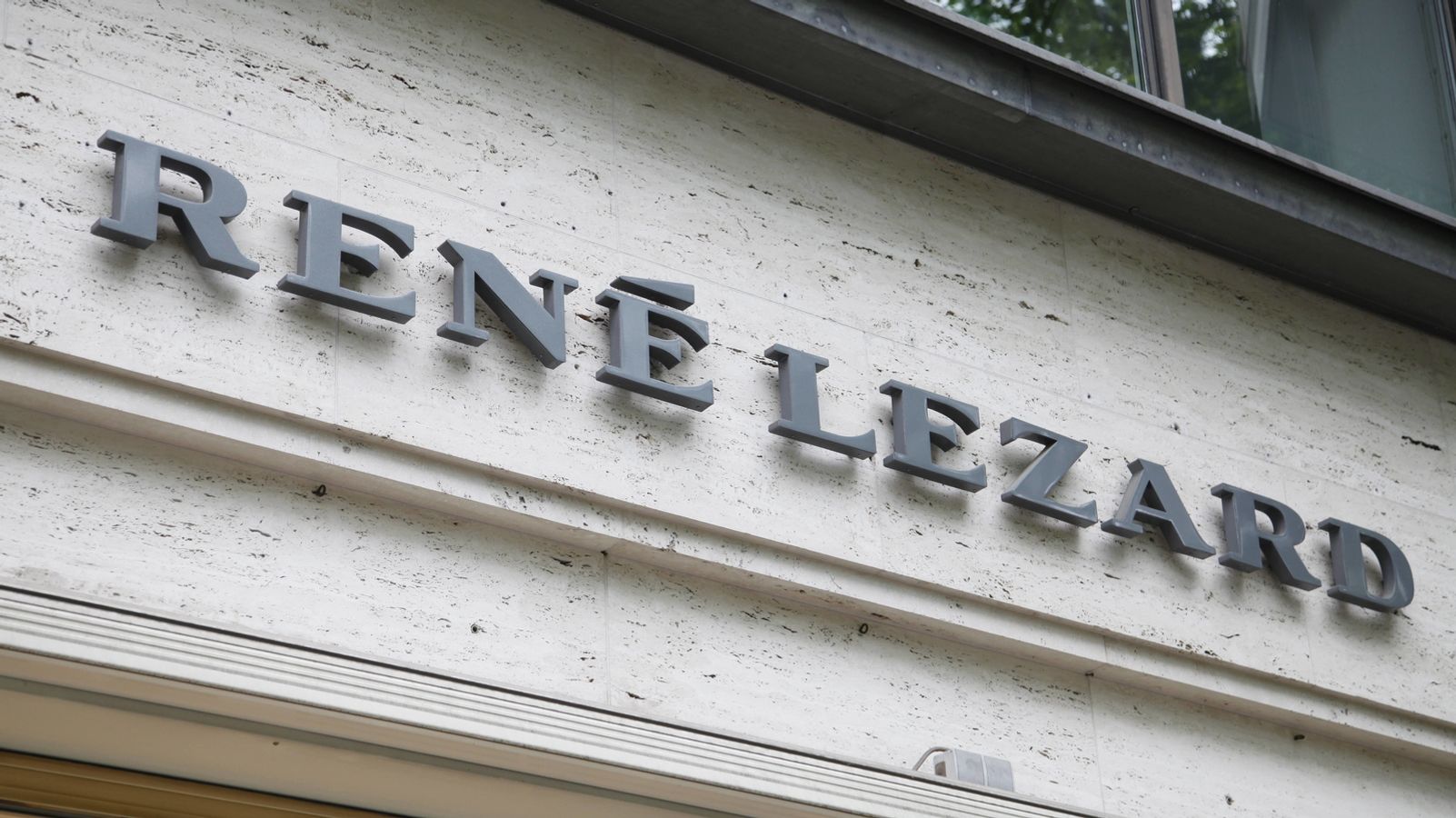 Bei Rene Lezard In Schwarzach Sind Die Lichter Ausgegangen Br24
