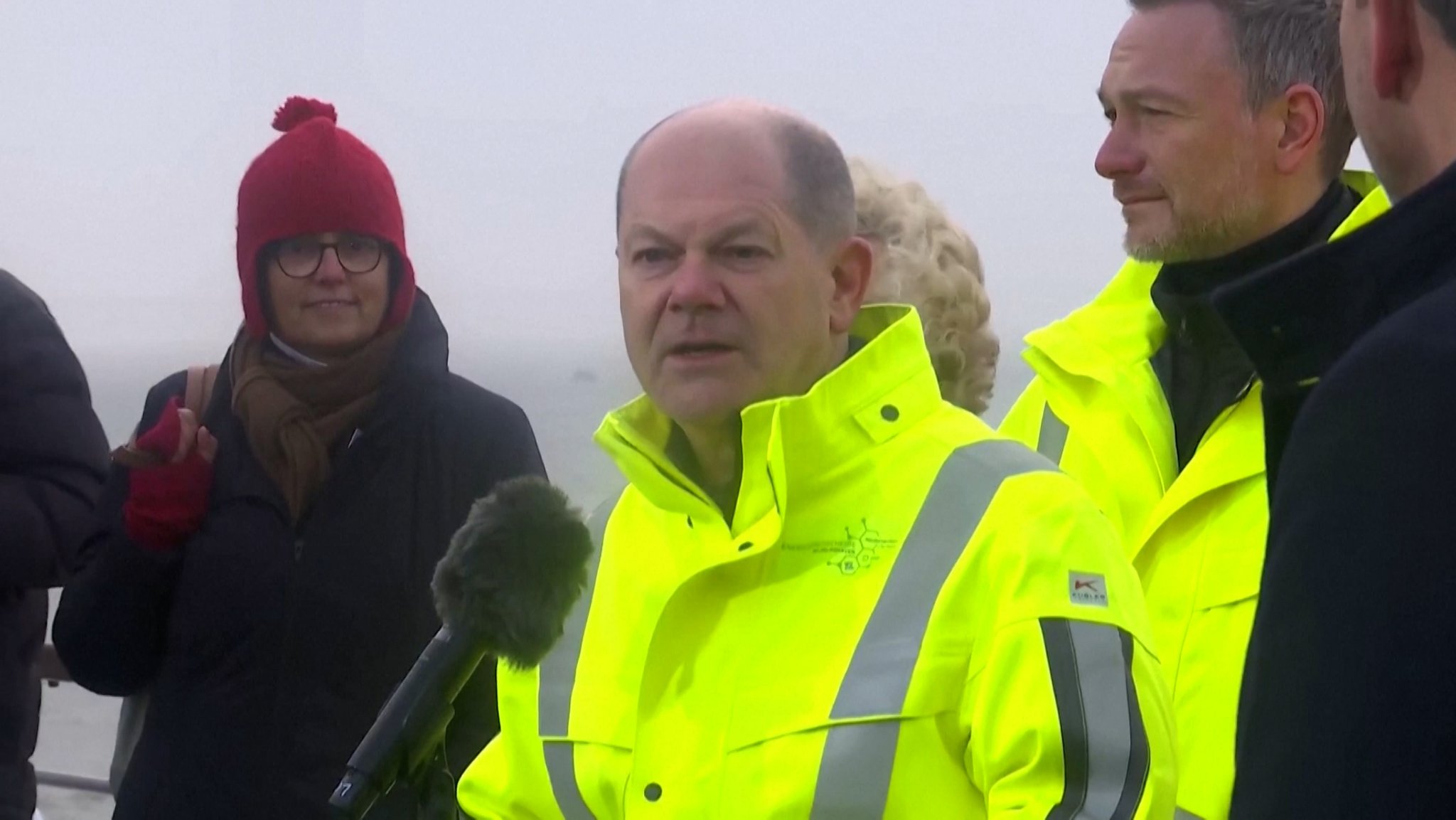 Bundeskanzler Olaf Scholz (SPD) hat in Wilhelmshaven das erste Flüssigerdgas-Terminal Deutschlands eröffnet. 